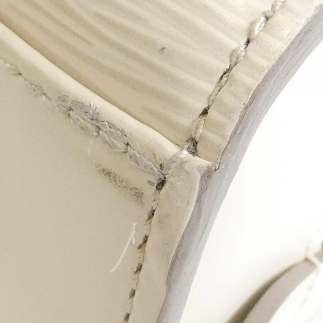 LOUIS VUITTON Pont-Neuf M5904J Handbag Epi Black Epi Rank B - Thumbnail 4