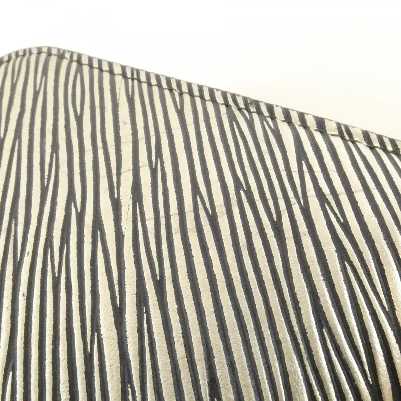 LOUIS VUITTON M62522 Wallet Epi Silver Epi Rank B - Thumbnail 4