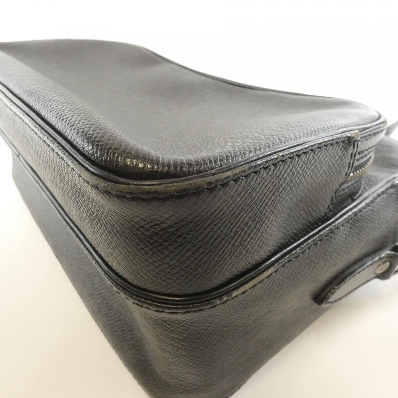 LOUIS VUITTON Nile Shoulder Bag Black Rank B - Thumbnail 3