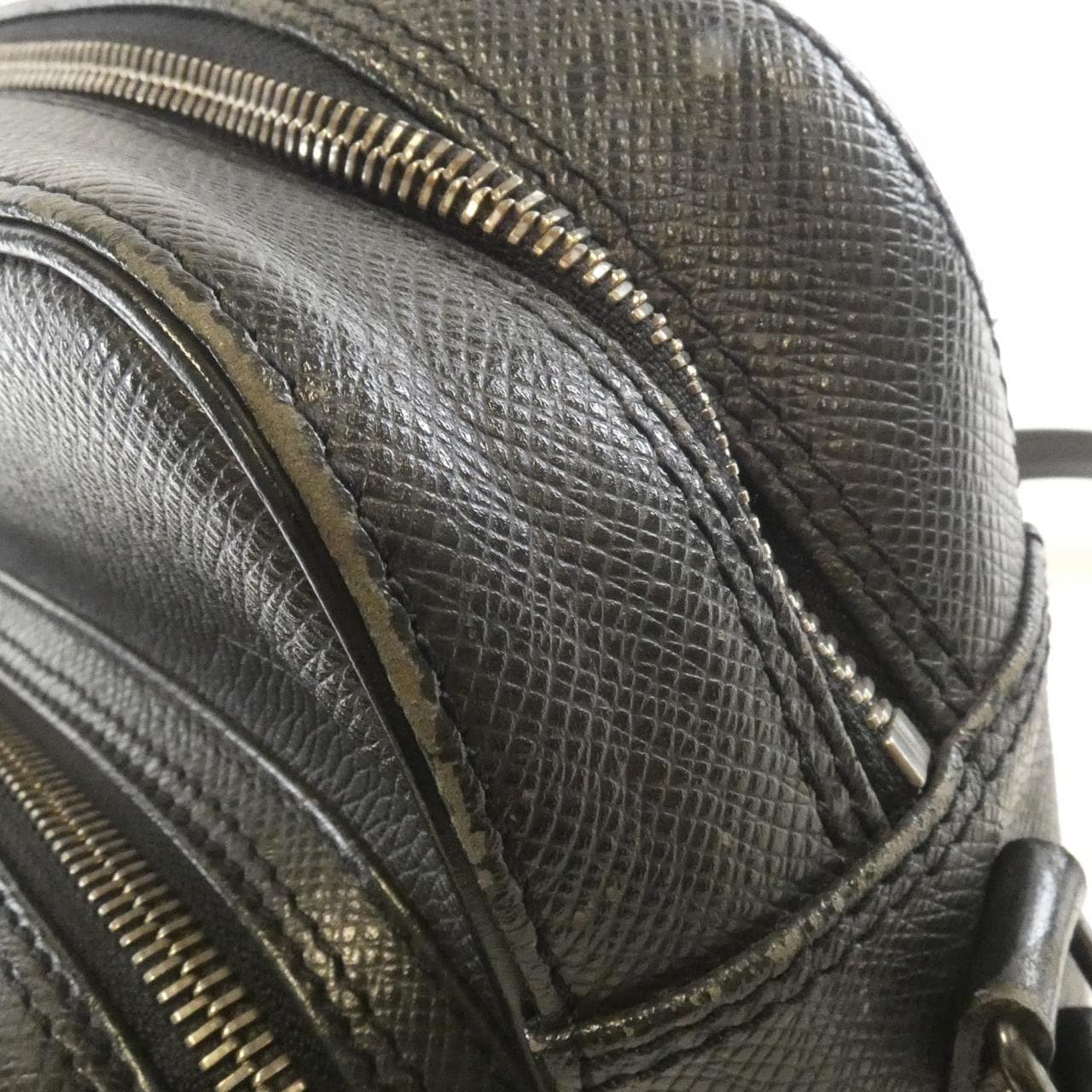 LOUIS VUITTON Nile Shoulder Bag Black Rank B - Thumbnail 5