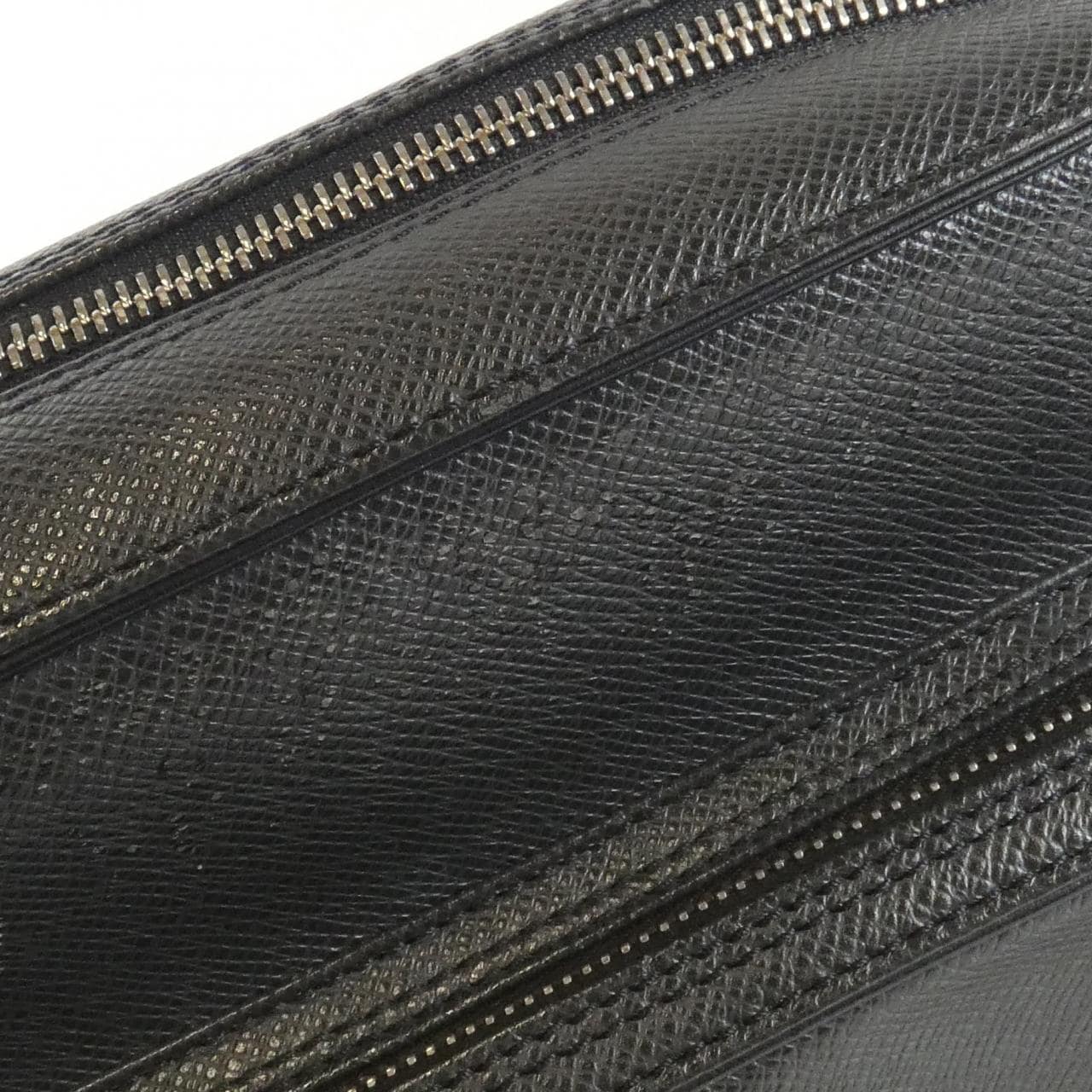 LOUIS VUITTON Nile Shoulder Bag Black Rank B - Thumbnail 6