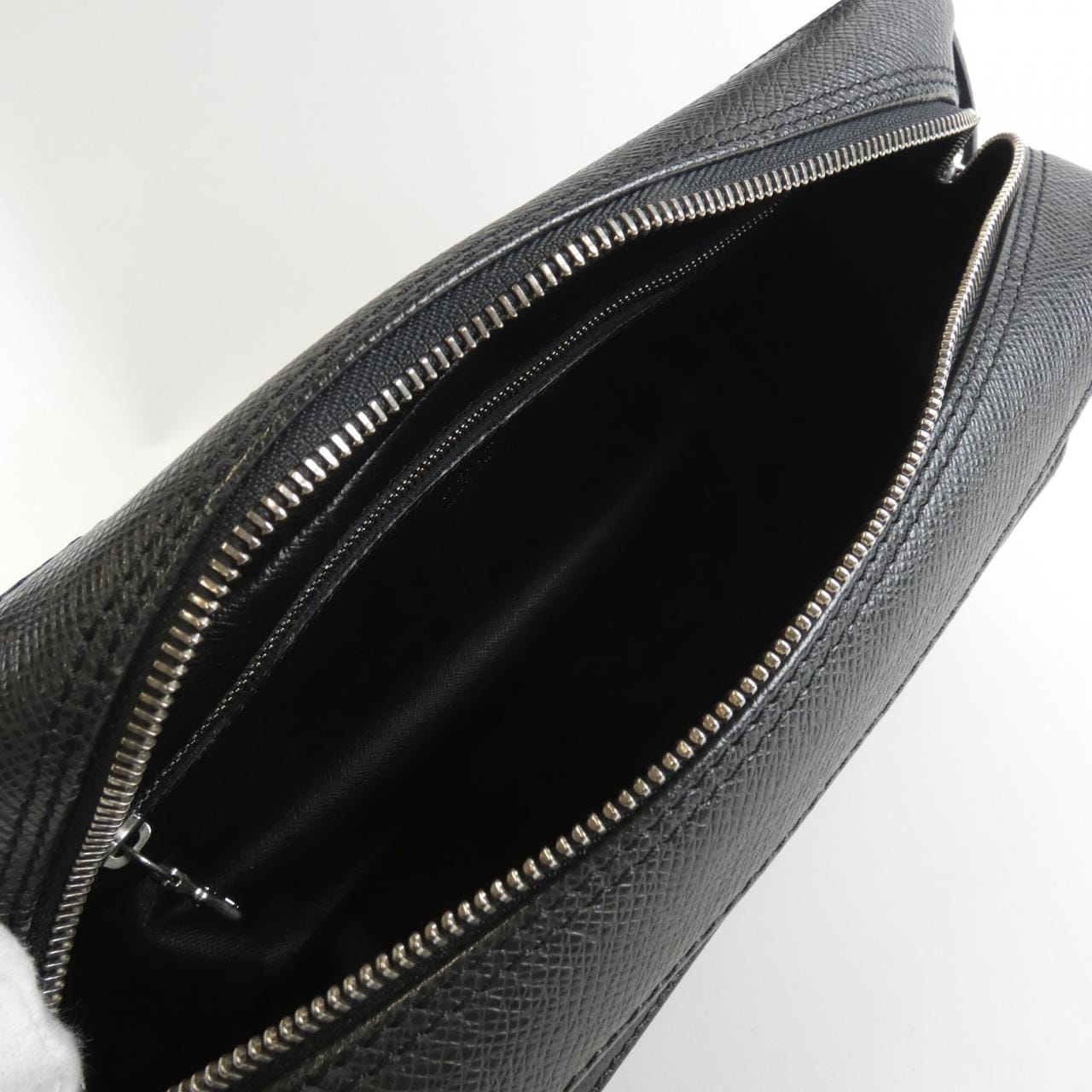 LOUIS VUITTON Nile Shoulder Bag Black Rank B - Thumbnail 9