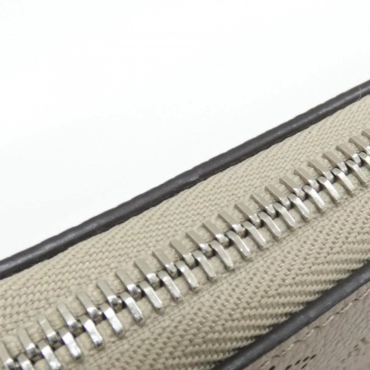 LOUIS VUITTON Mahina M69821 Wallet 黑色 中古品A - 縮圖 3