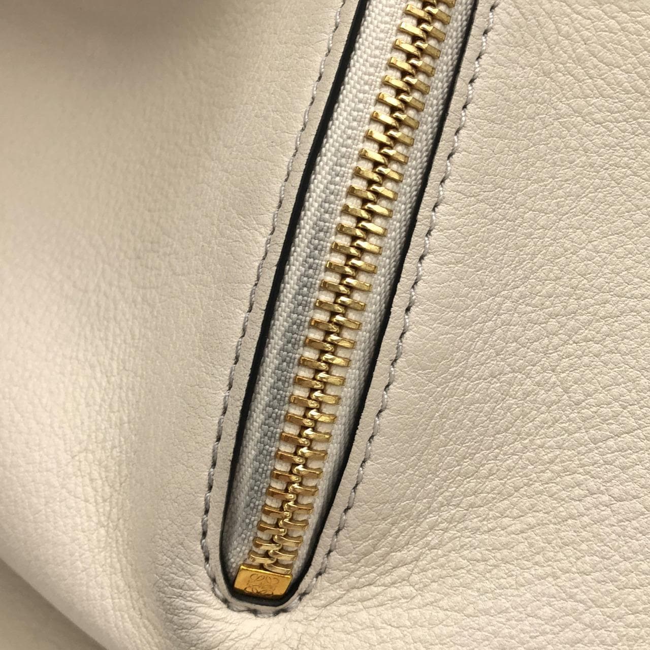 LOEWE Hammock 326 30KS35 Shoulder Bag 黑色 - 縮圖 5