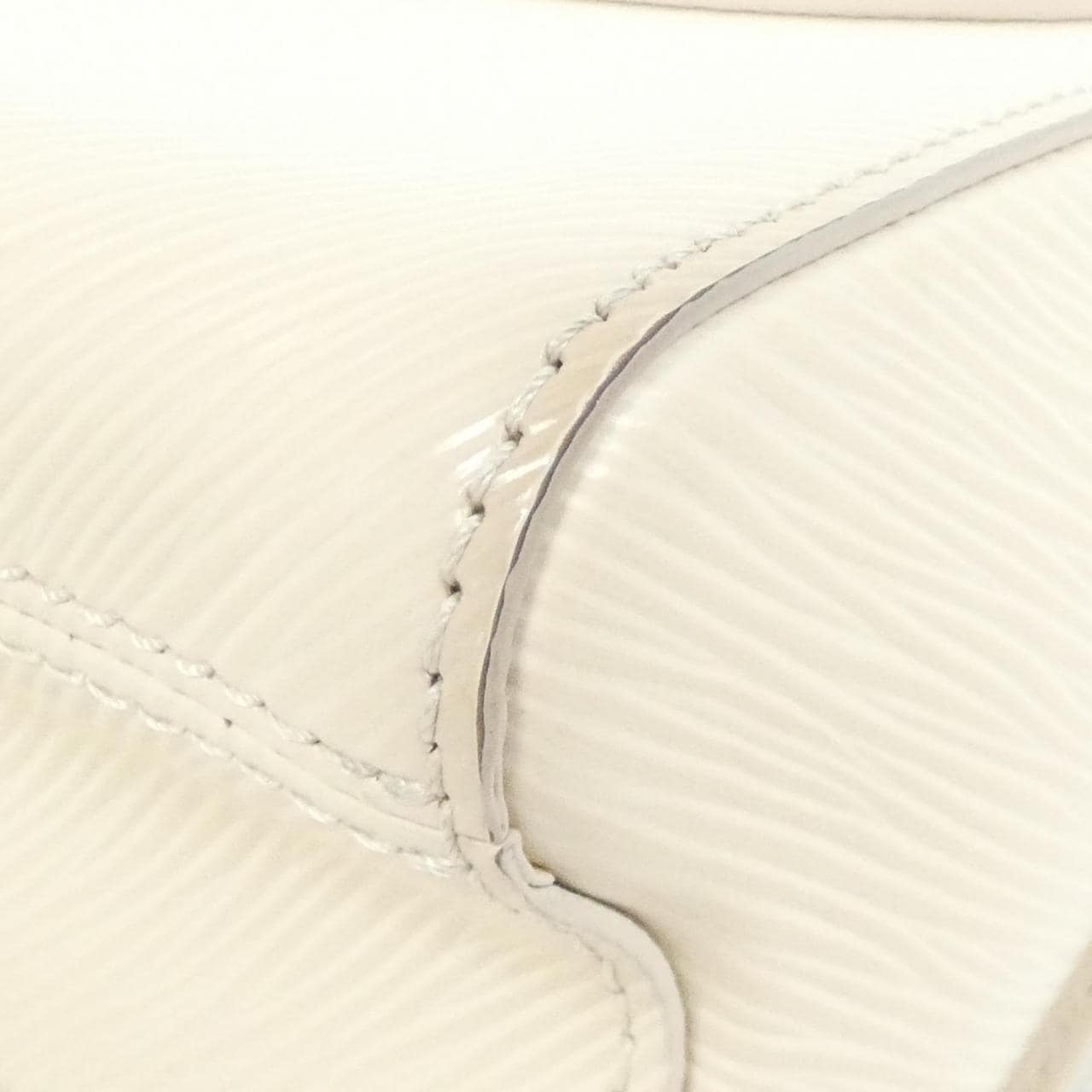 LOUIS VUITTON Twist M22373 Shoulder Bag Epi White Epi Rank A - Thumbnail 3