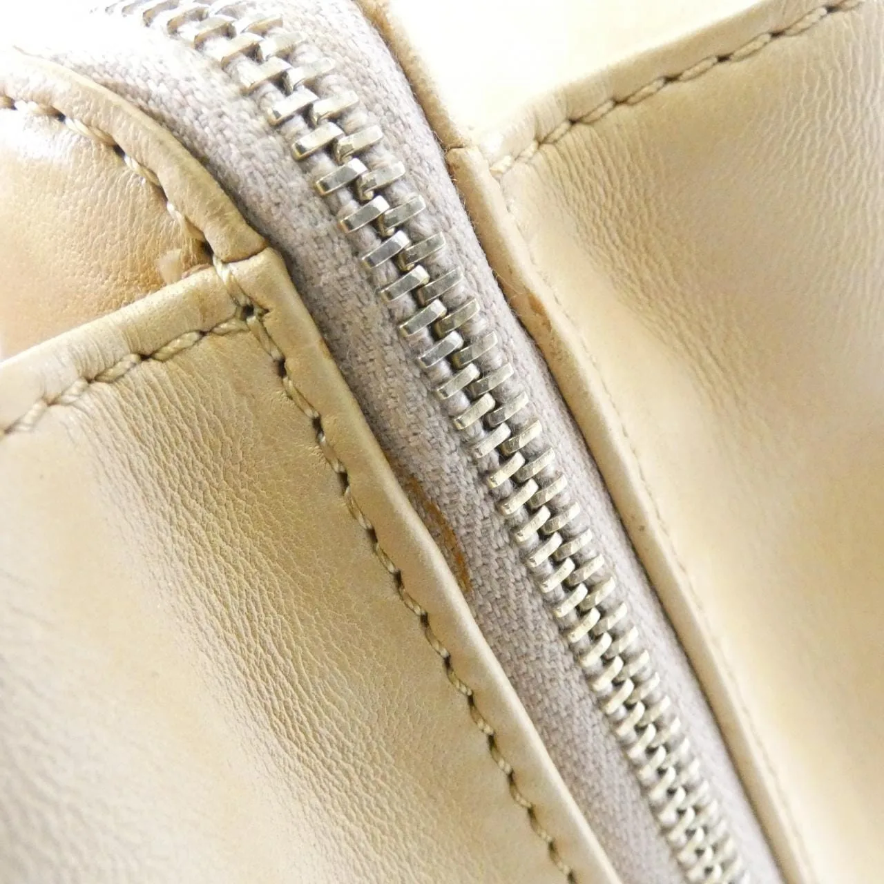 CHANEL 18194 Handbag Lambskin