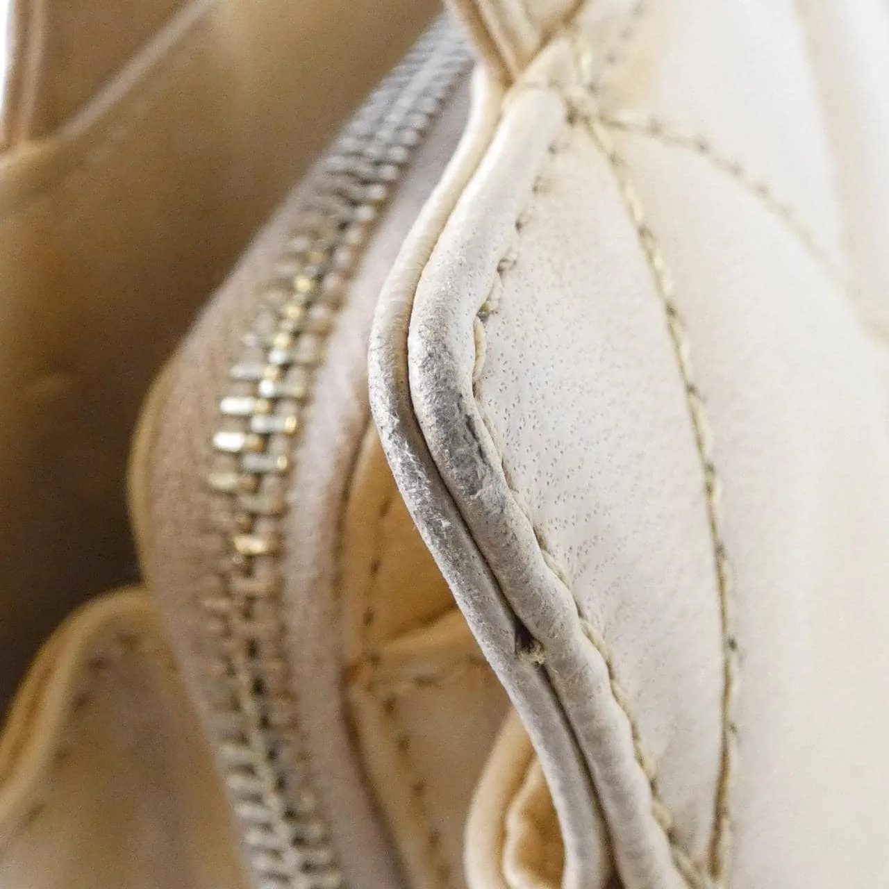 CHANEL 18194 Handbag Lambskin