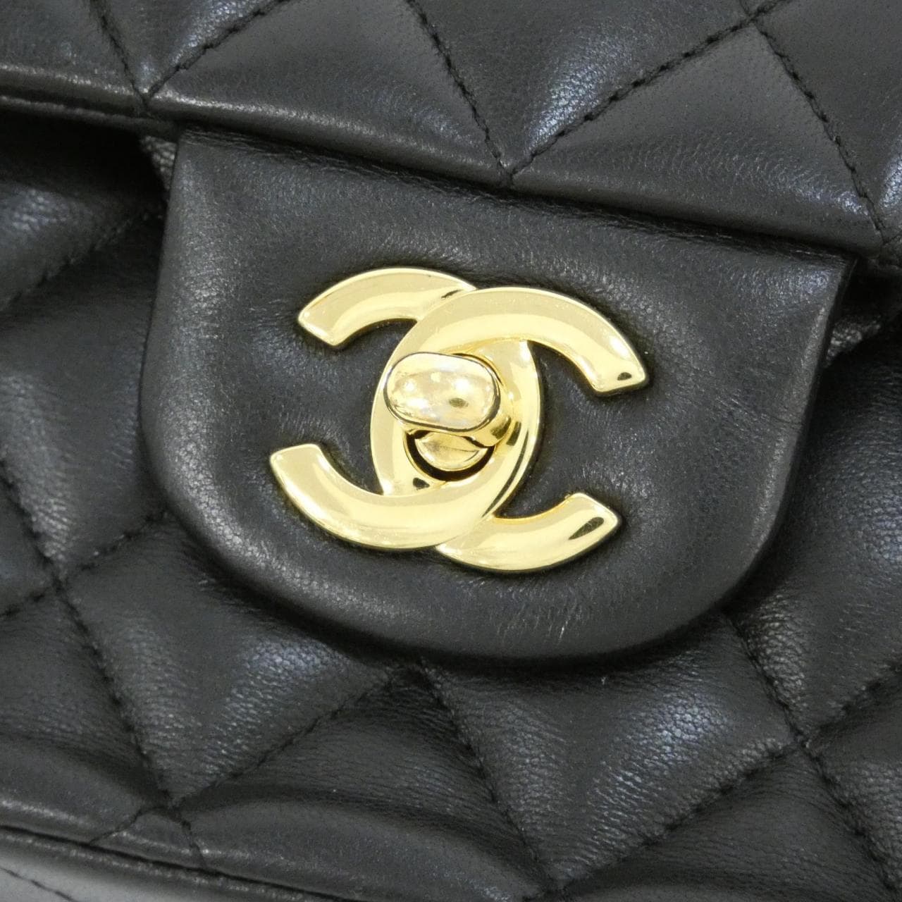 CHANEL Matelasse 1112 Shoulder Bag Lambskin 黑色 羊皮 中古品A - 縮圖 4