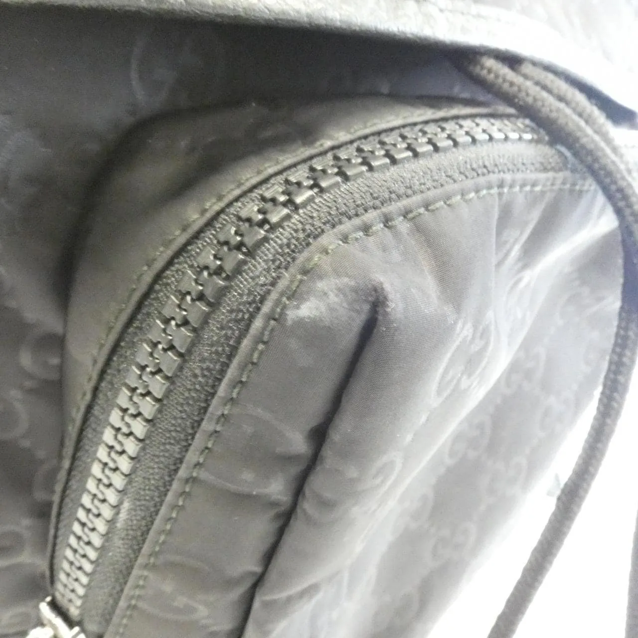 GUCCI 387071 KQF2N Backpack Nylon 黑色 尼龍 中古品B - 縮圖 3