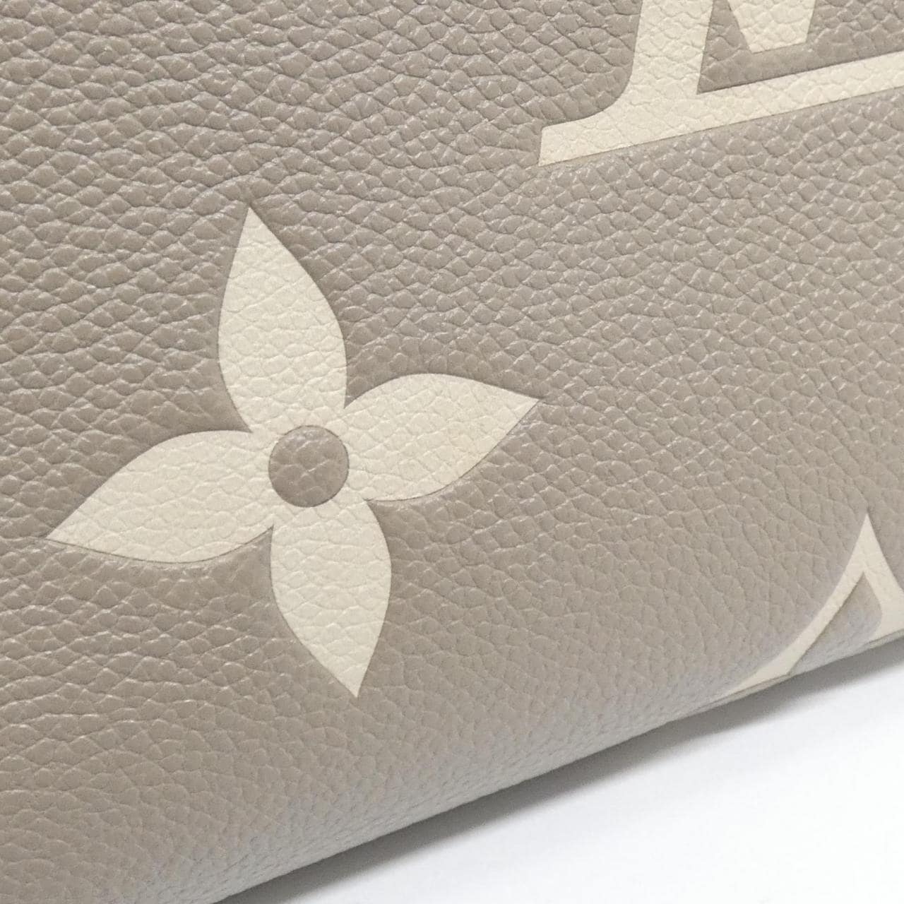 LOUIS VUITTON OnTheGo M45779 Handbag Monogram Black Monogram - Thumbnail 3