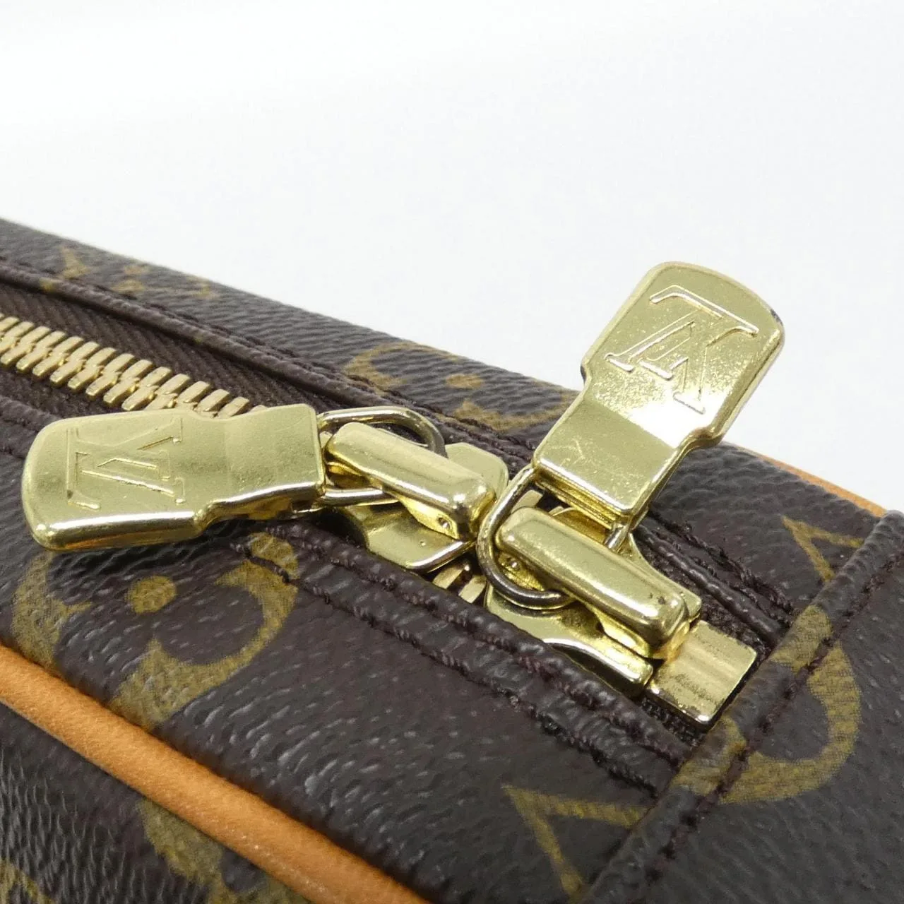 LOUIS VUITTON Pochette M51870 Shoulder Monogram 黑色 Monogram 中古品A - 縮圖 4