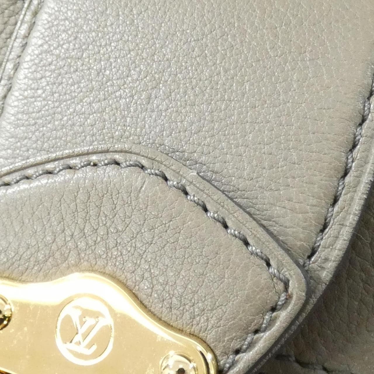 LOUIS VUITTON Mahina M93129 Shoulder Taupe 中古品A - 縮圖 4