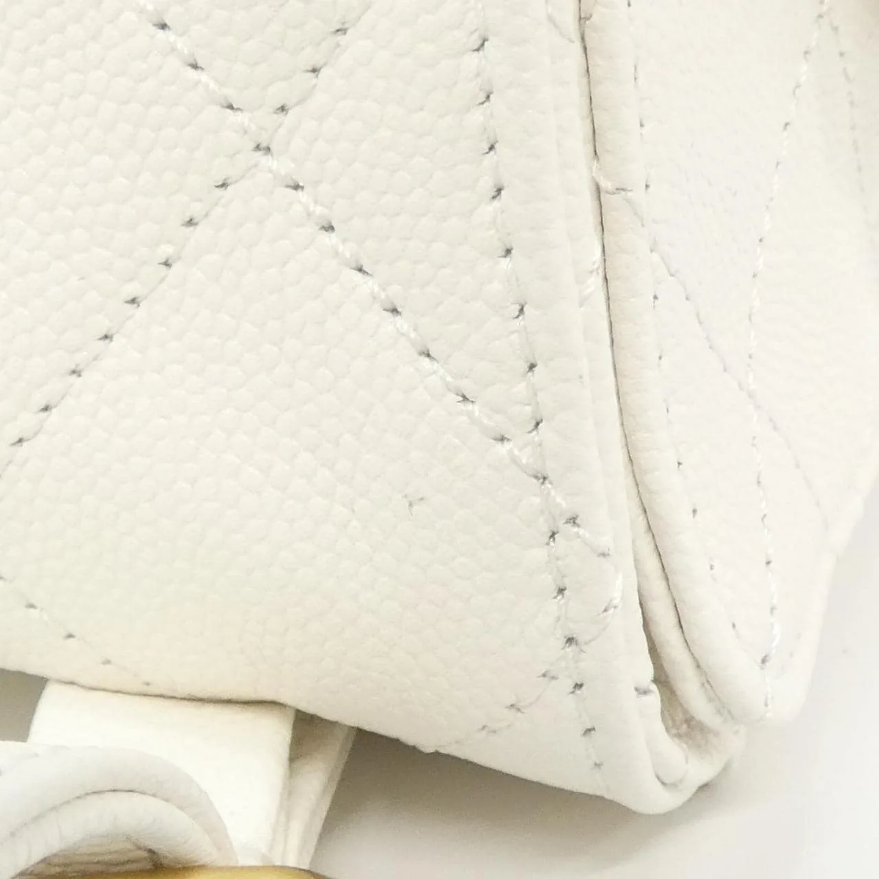 CHANEL AS5600 Backpack Grained Calfskin 白色 荔枝紋牛皮 中古品A - 縮圖 5