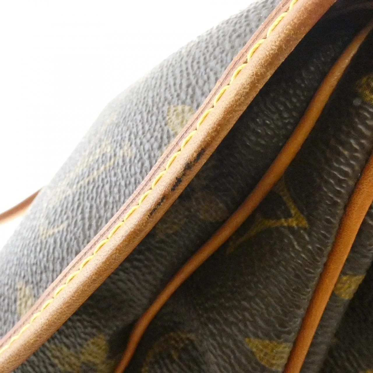 LOUIS VUITTON Saumur M42256 Shoulder Monogram Black Monogram Rank B - Thumbnail 4