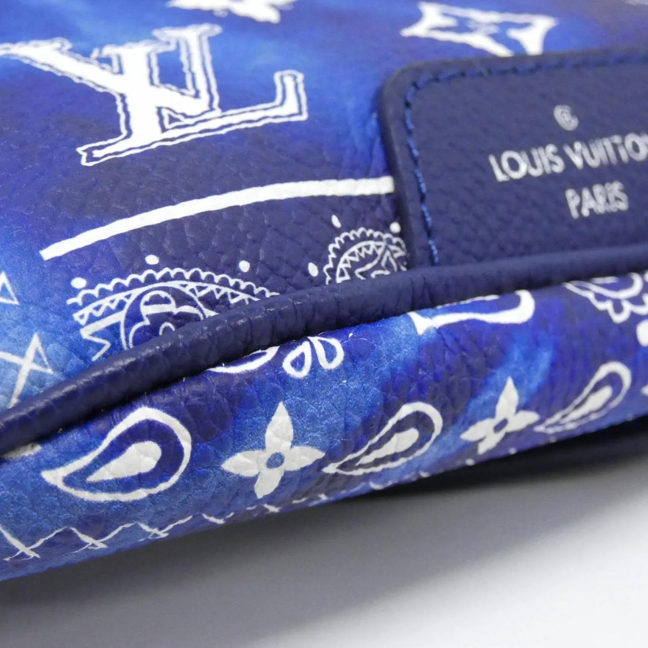 LOUIS VUITTON Discovery M20587 Shoulder Monogram Blue Monogram Rank A - Thumbnail 3