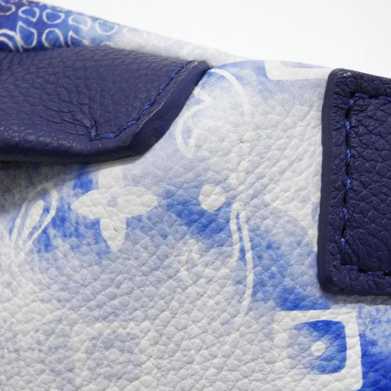 LOUIS VUITTON Discovery M20587 Shoulder Monogram Blue Monogram Rank A - Thumbnail 4