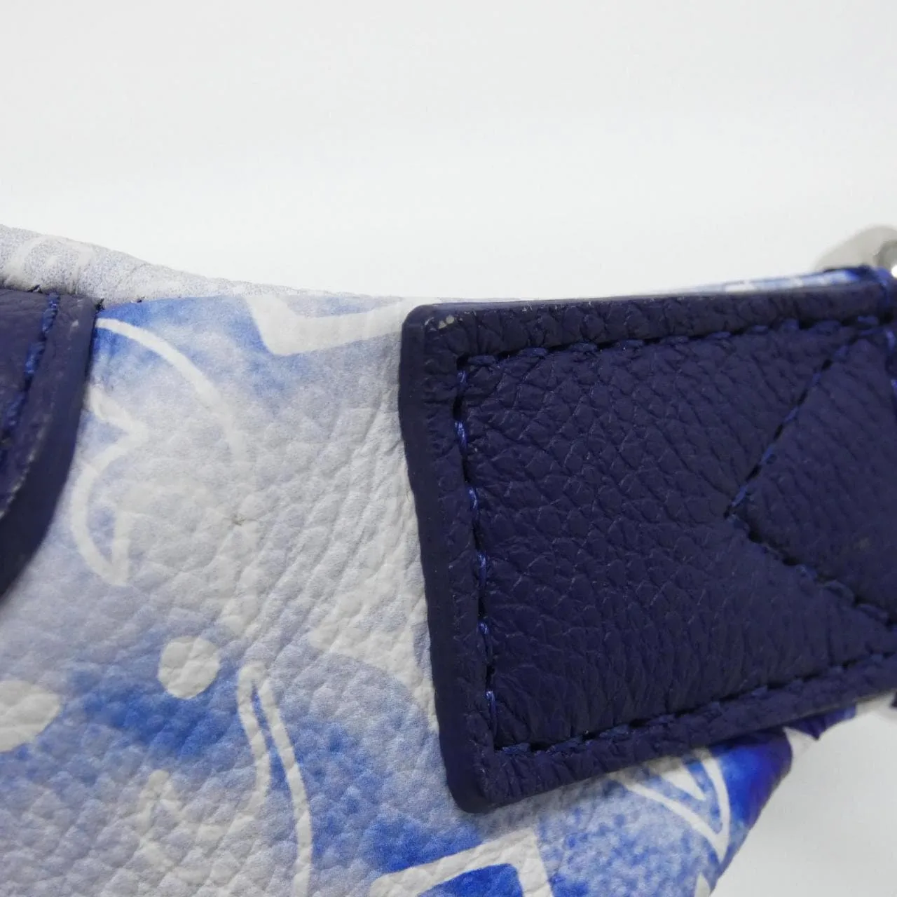 LOUIS VUITTON Discovery M20587 Shoulder Monogram Blue Monogram Rank A - Thumbnail 5