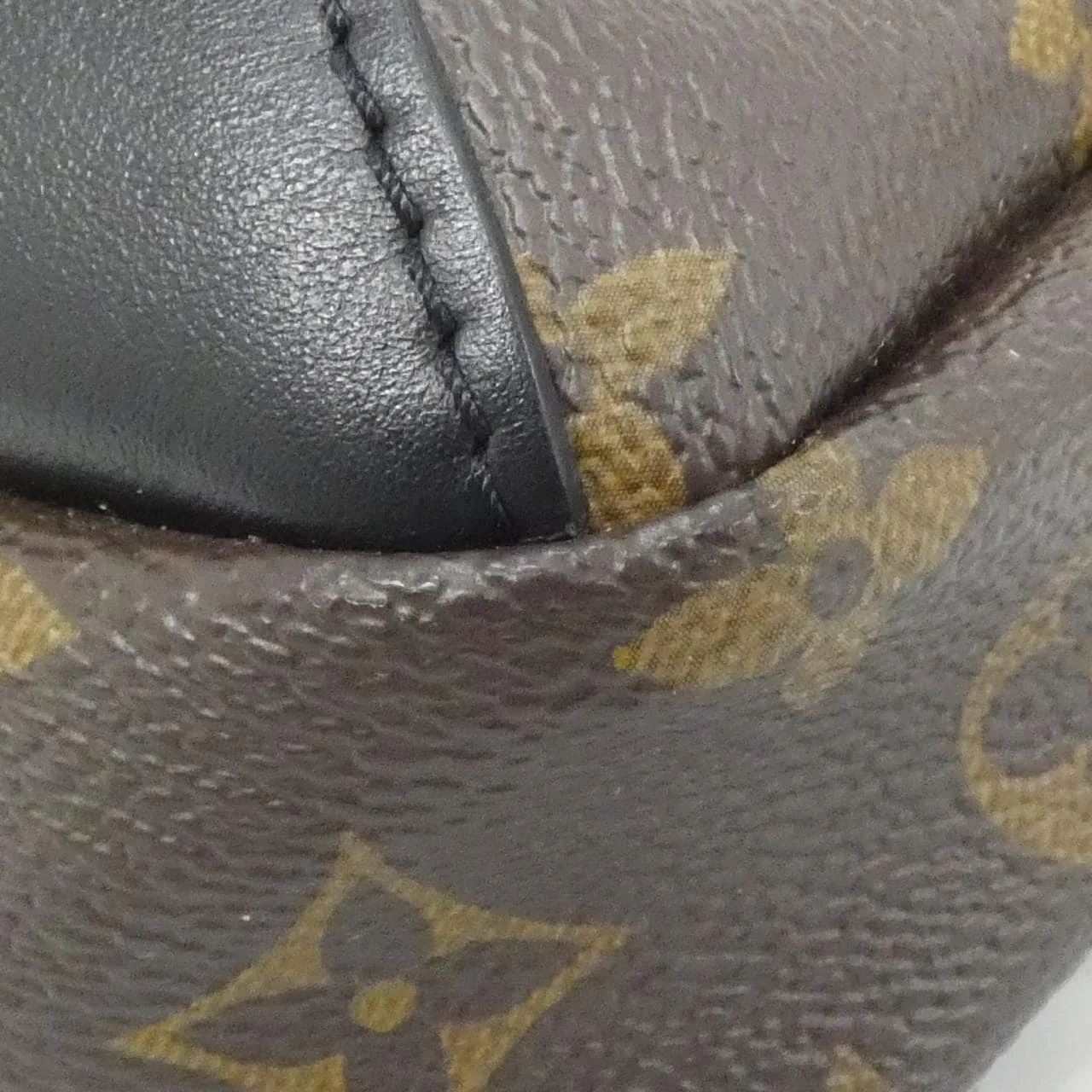 LOUIS VUITTON Avenue M45897 Shoulder Monogram Black Monogram Rank A - Thumbnail 3