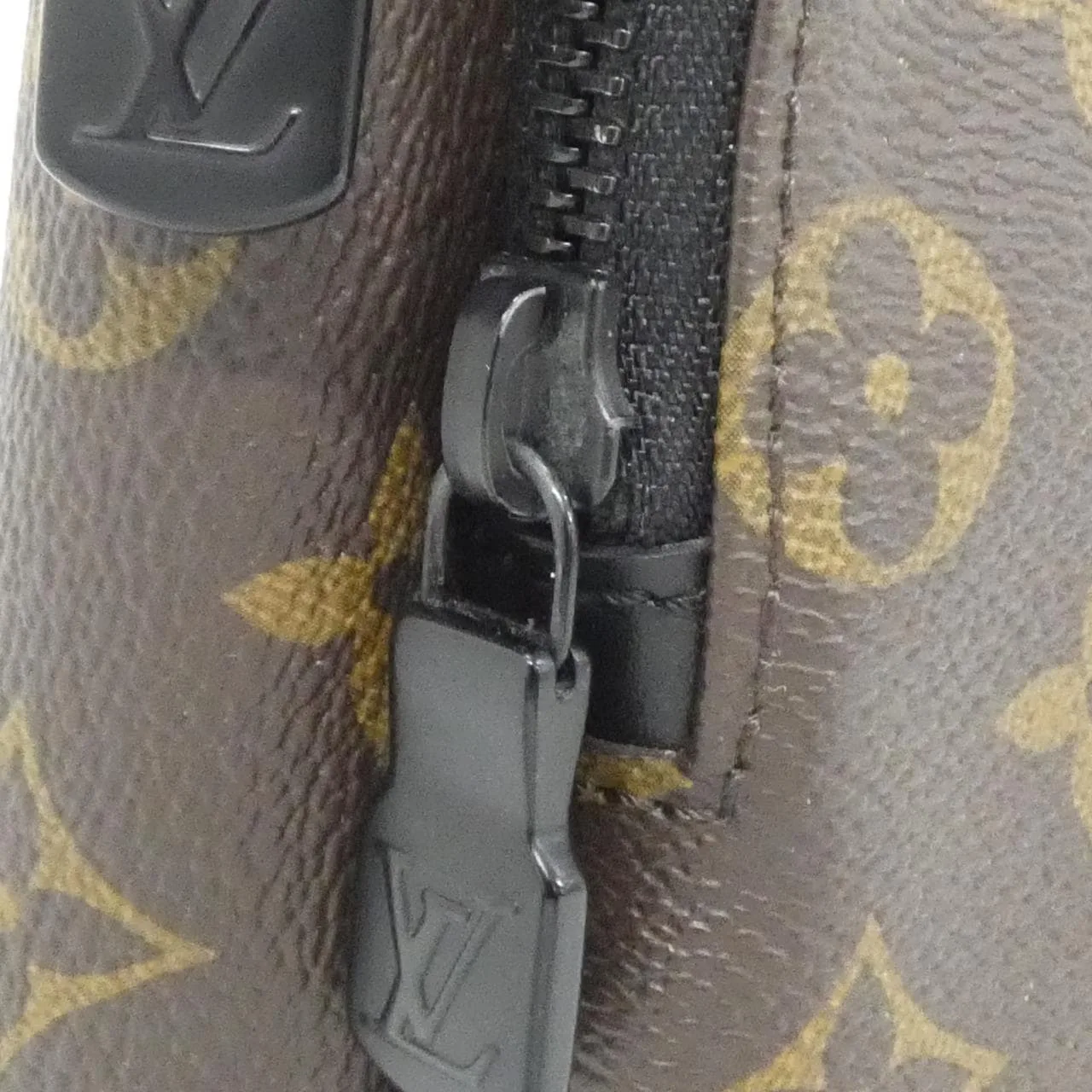 LOUIS VUITTON Avenue M45897 Shoulder Monogram Black Monogram Rank A - Thumbnail 4