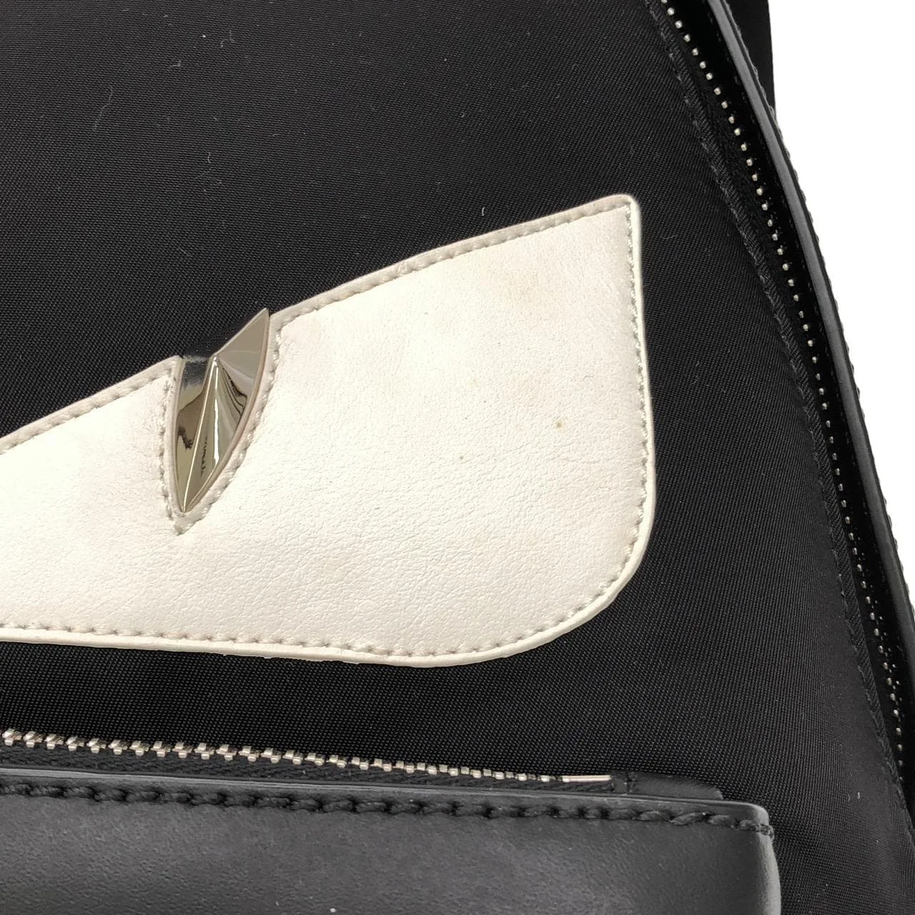 FENDI 7VZ042 A3DA Backpack Nylon 銀色 尼龍 中古品A - 縮圖 4