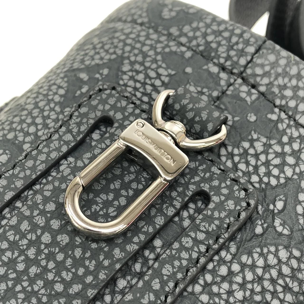 LOUIS VUITTON M81572 Pouch Black Rank A - Thumbnail 4