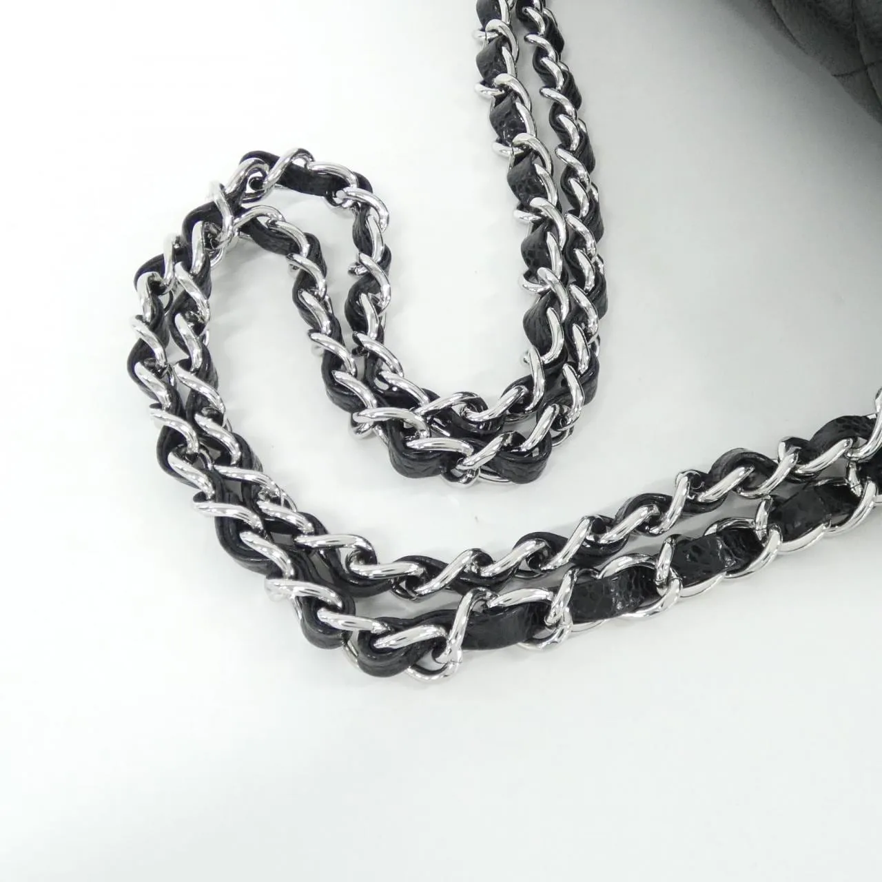 CHANEL Matelasse 1112 Shoulder Grained Calfskin Black Grained Calfskin - Thumbnail 4