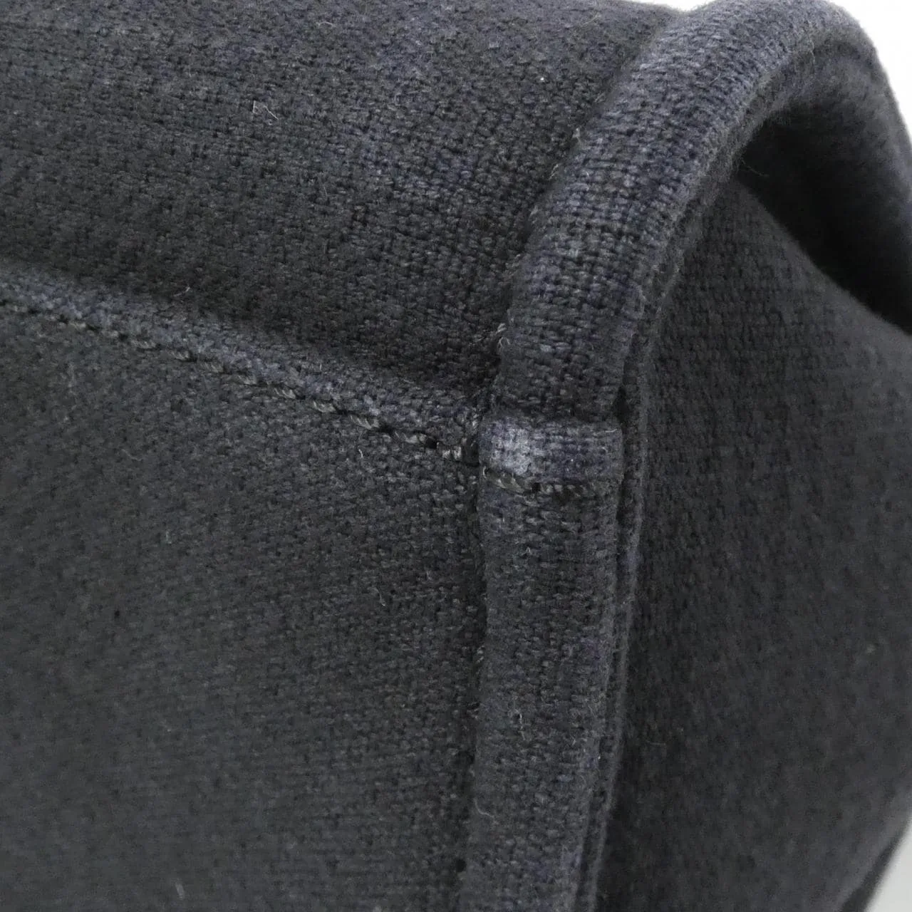 CHANEL Deauville AS3257 Handbag Black Rank B - Thumbnail 3