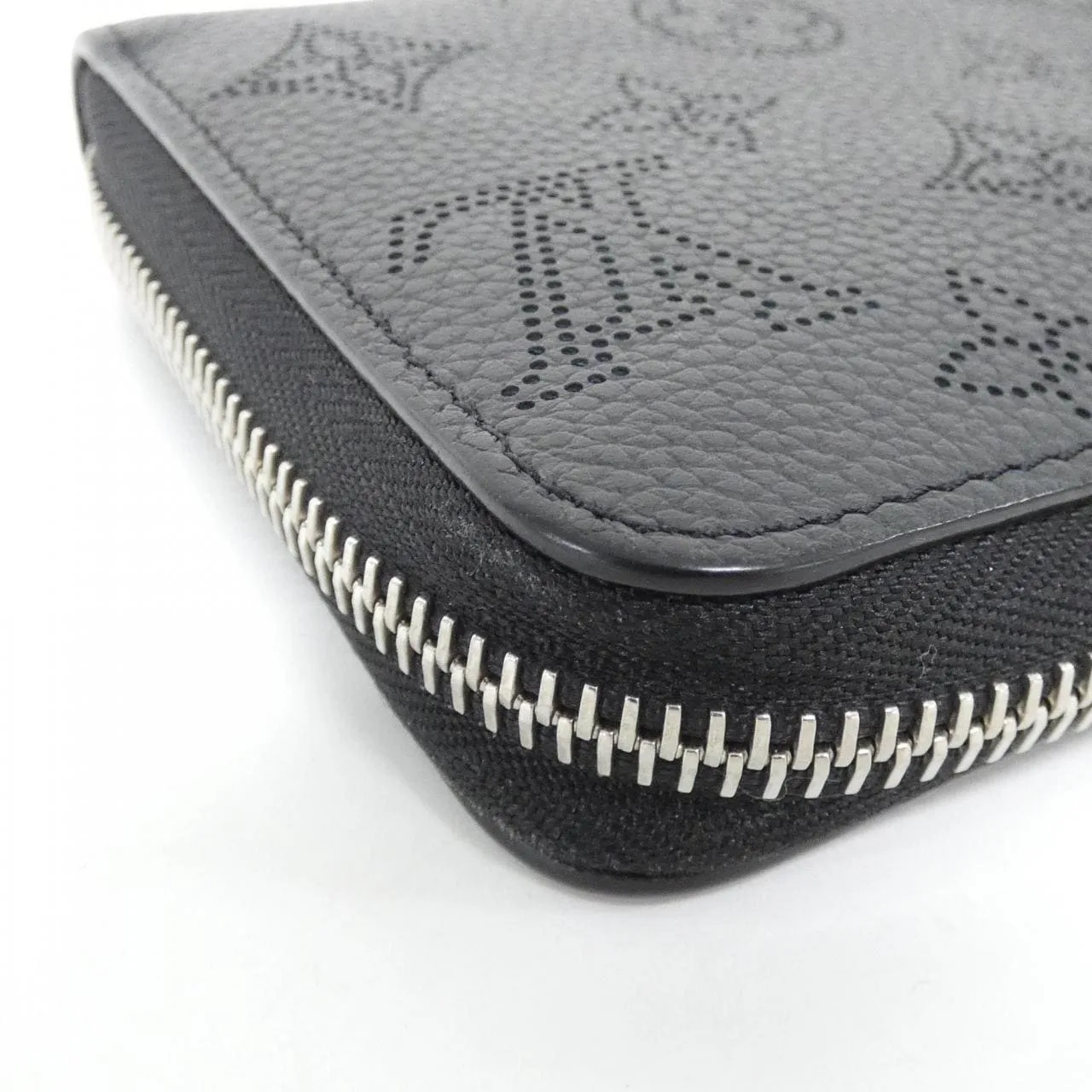 LOUIS VUITTON Mahina M61867 Wallet 黑色 中古品A - 縮圖 3