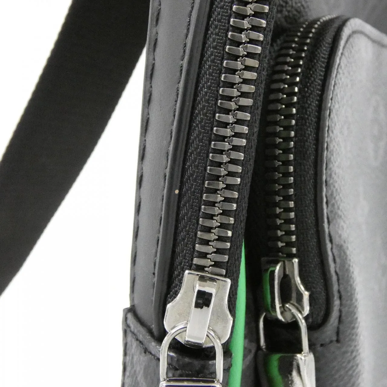 LOUIS VUITTON Avenue M25891 Handbag Monogram Black Monogram Rank A - Thumbnail 6