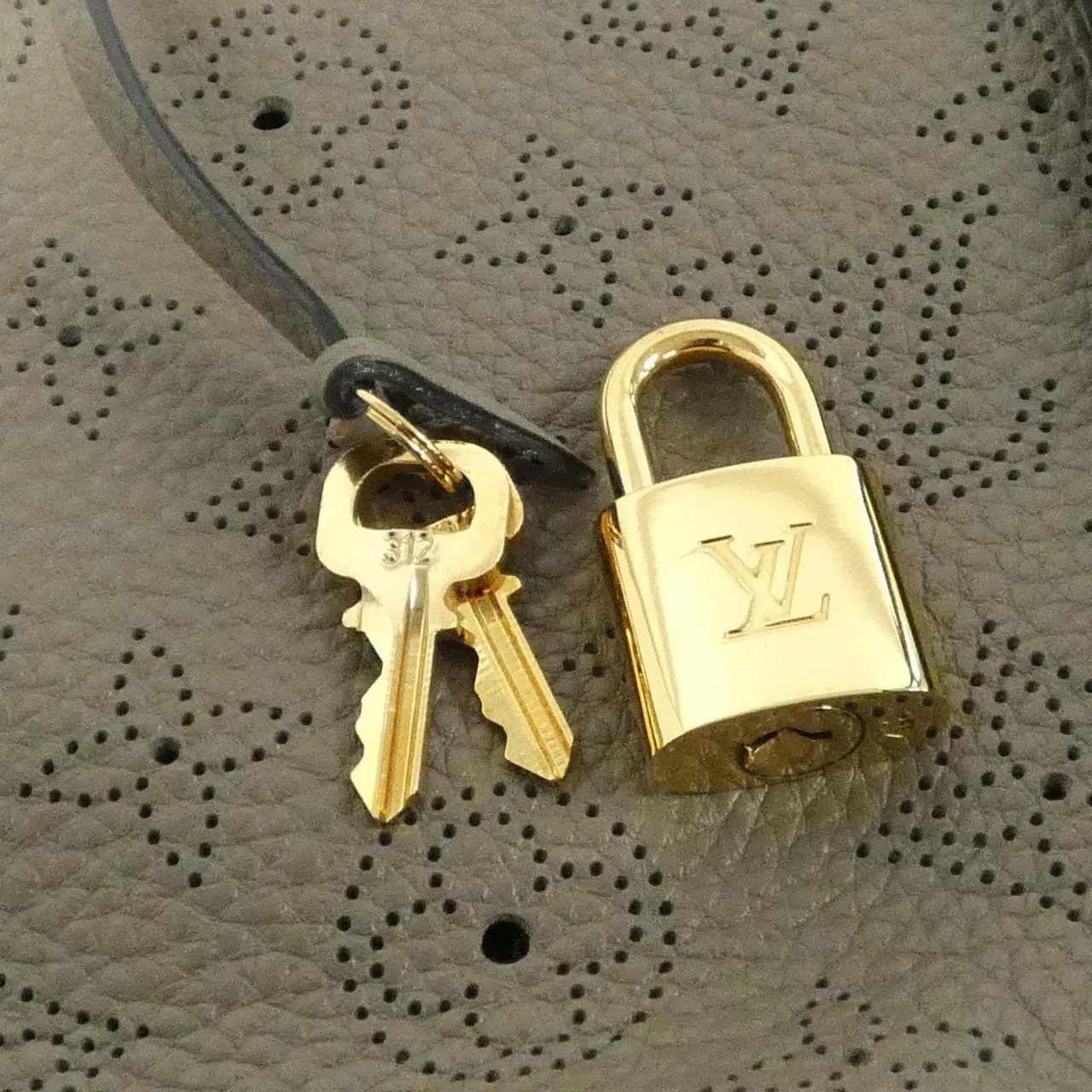 LOUIS VUITTON Mahina M94213 Shoulder Taupe Rank A - Thumbnail 3