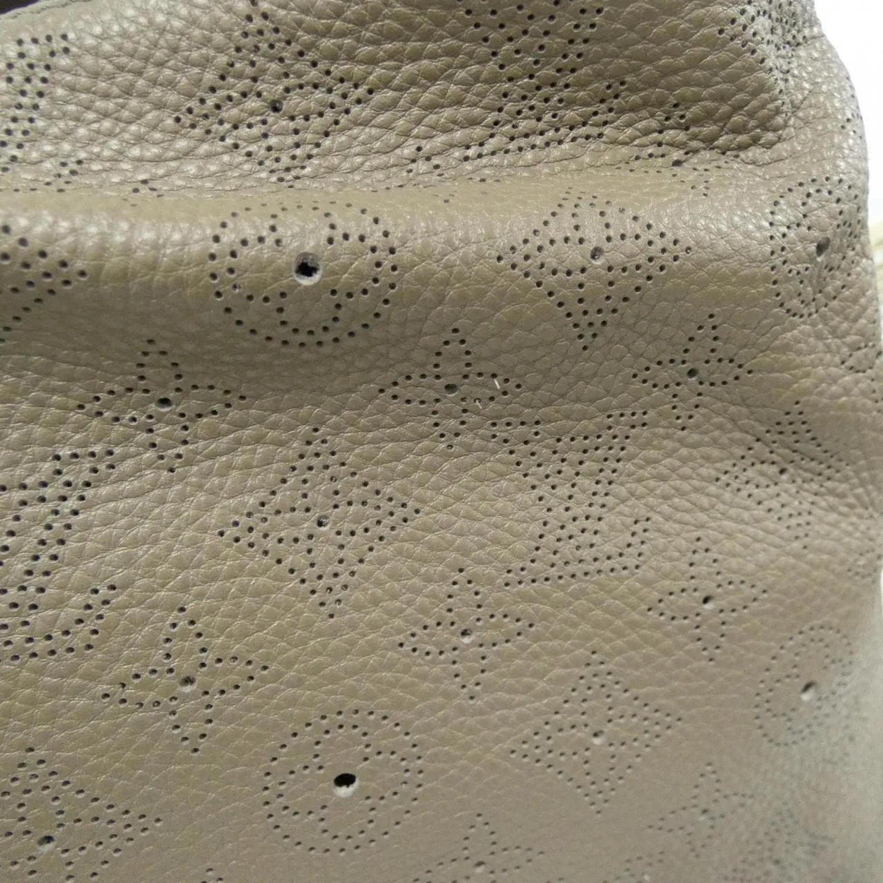 LOUIS VUITTON Mahina M94213 Shoulder Taupe Rank A - Thumbnail 4