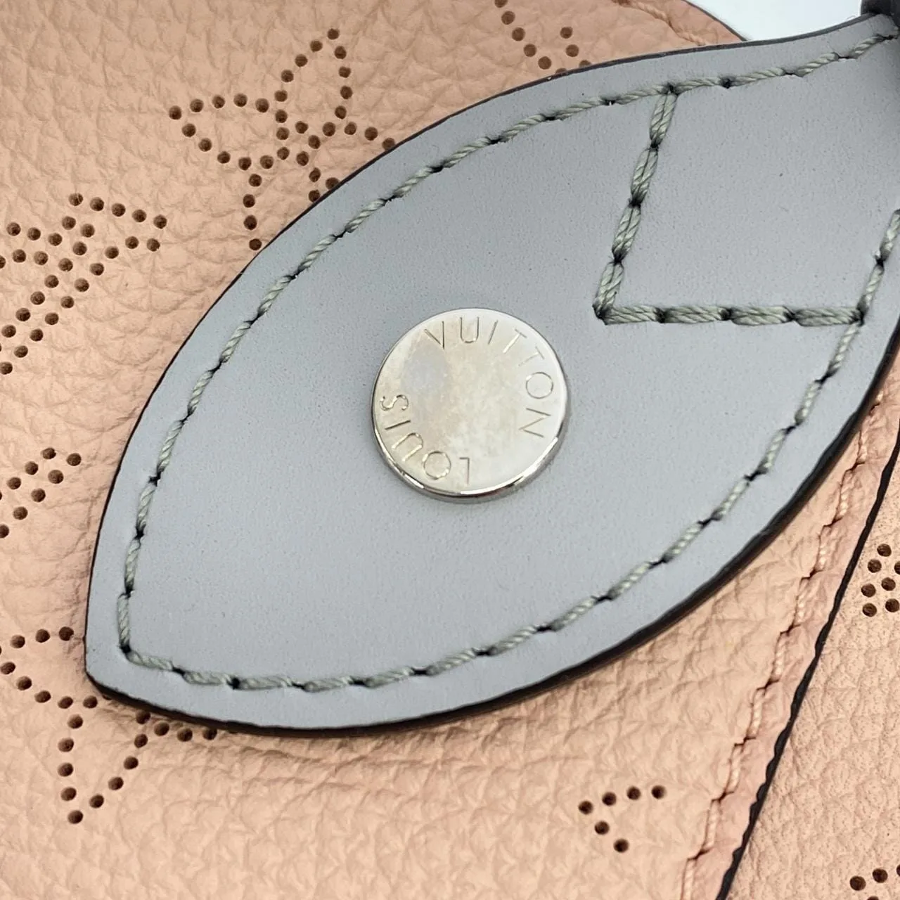 LOUIS VUITTON Mahina M53938 Handbag Black Rank A - Thumbnail 4