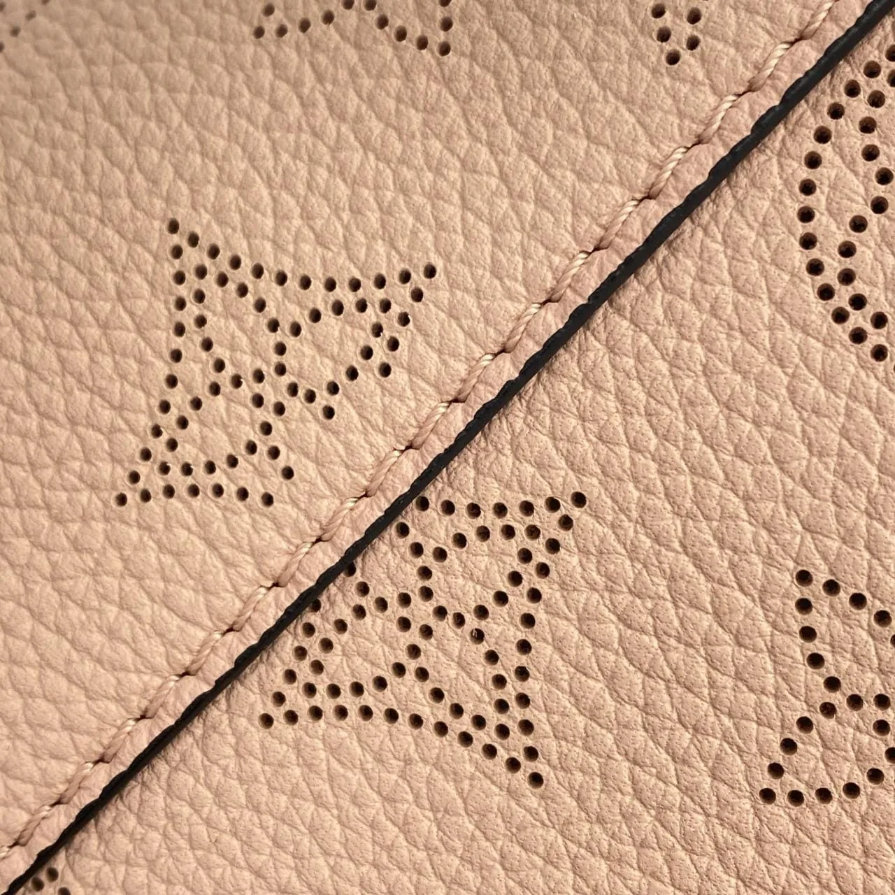 LOUIS VUITTON Mahina M53938 Handbag Black Rank A - Thumbnail 5