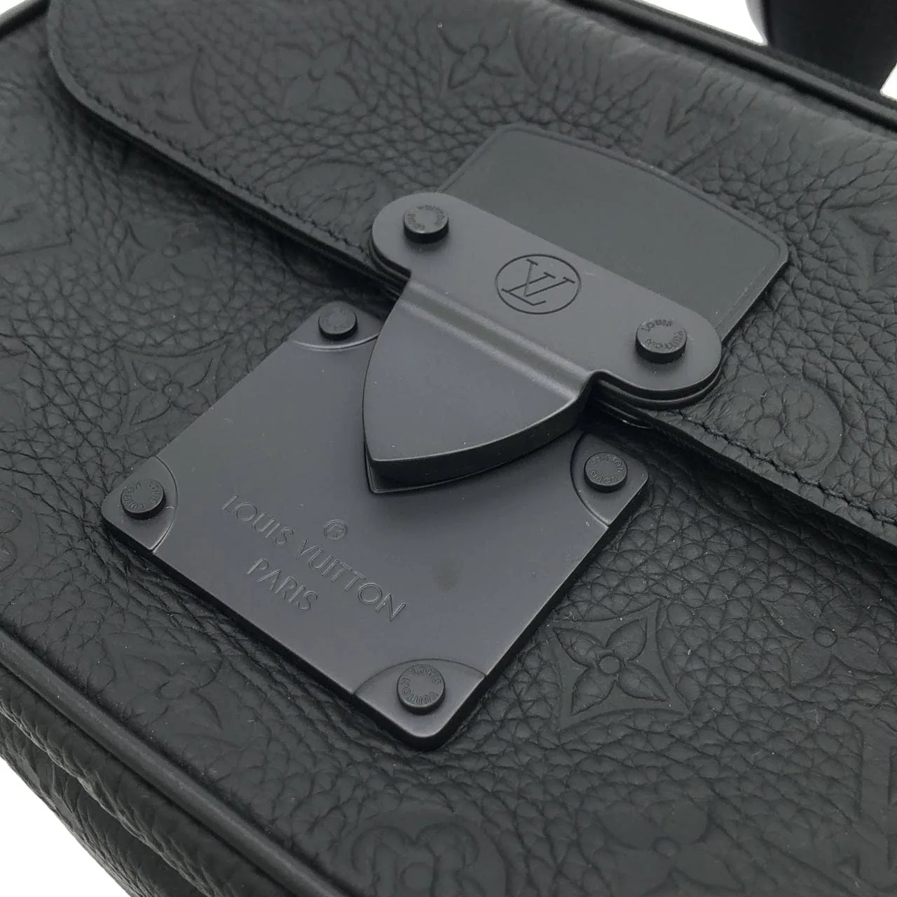 LOUIS VUITTON M58489 Shoulder Monogram Black Monogram Rank A - Thumbnail 4