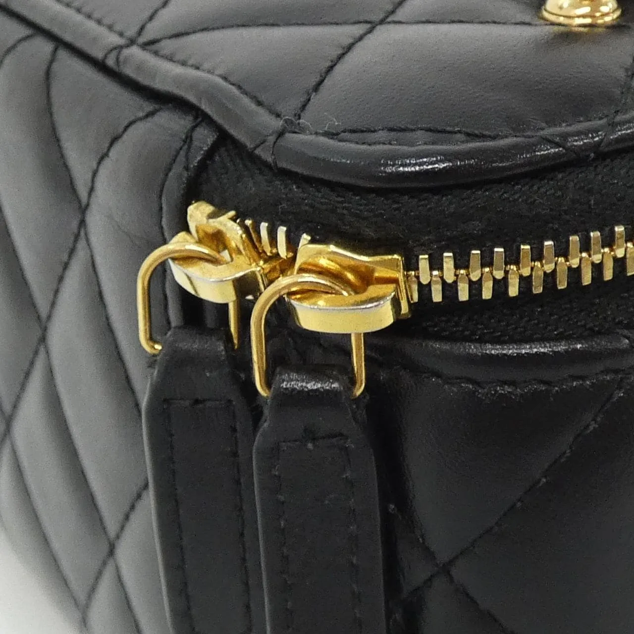 CHANEL Chanel 19 AP3784 Handbag Black Rank B - Thumbnail 7