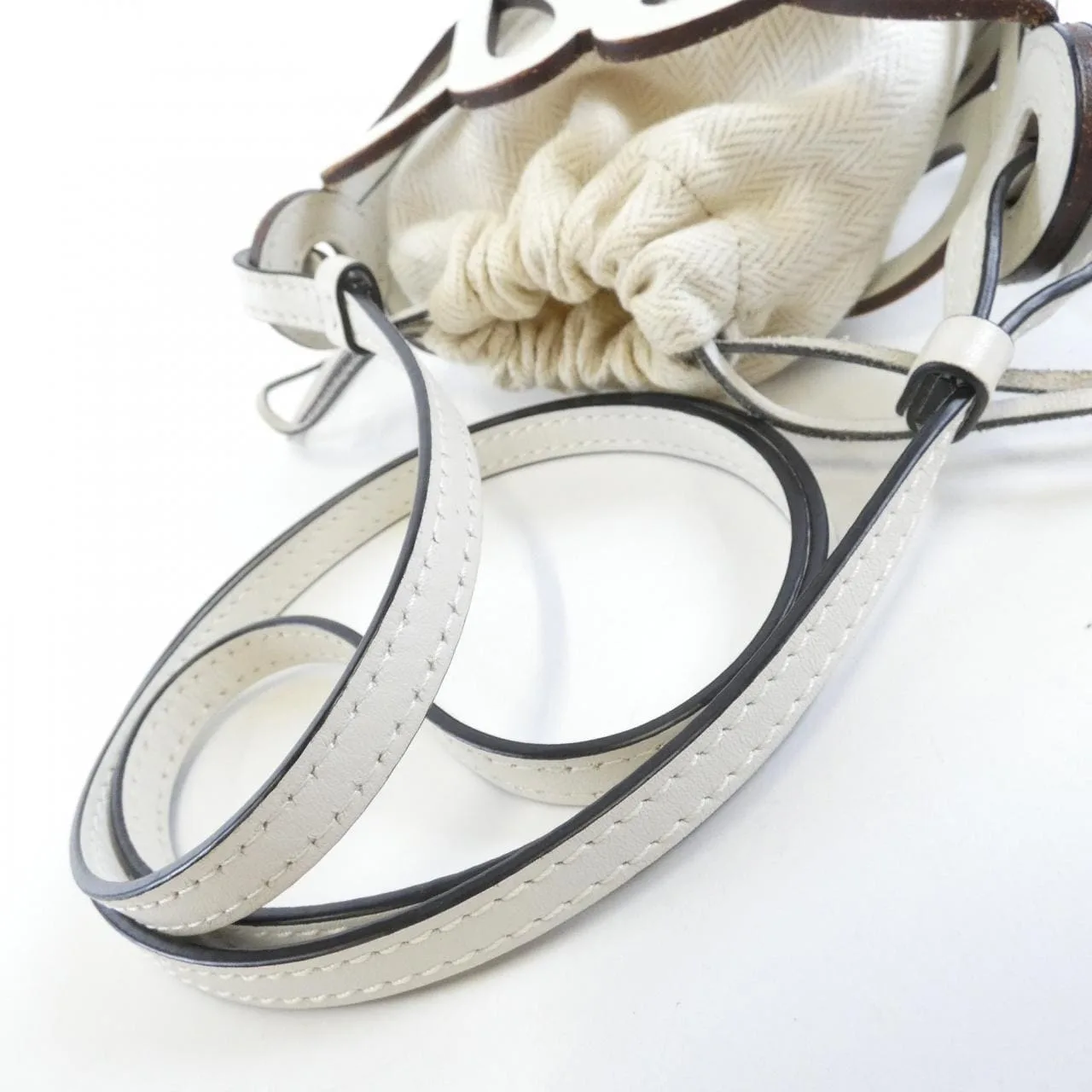 LOEWE C922Y62X07 Handbag Lambskin 白色 羊皮 中古品B - 縮圖 8