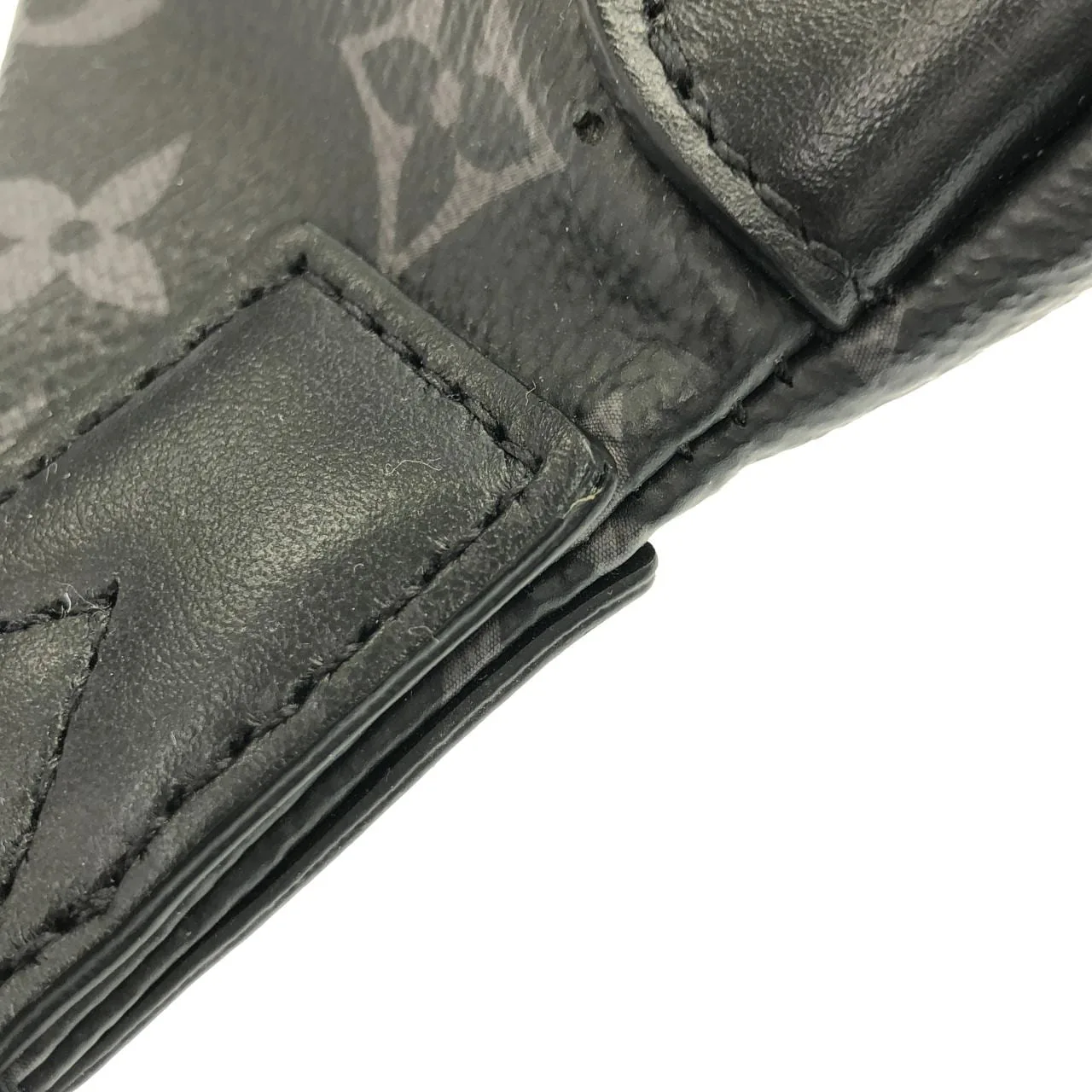 LOUIS VUITTON Discovery M46035 Shoulder Monogram Black Monogram Rank A - Thumbnail 4