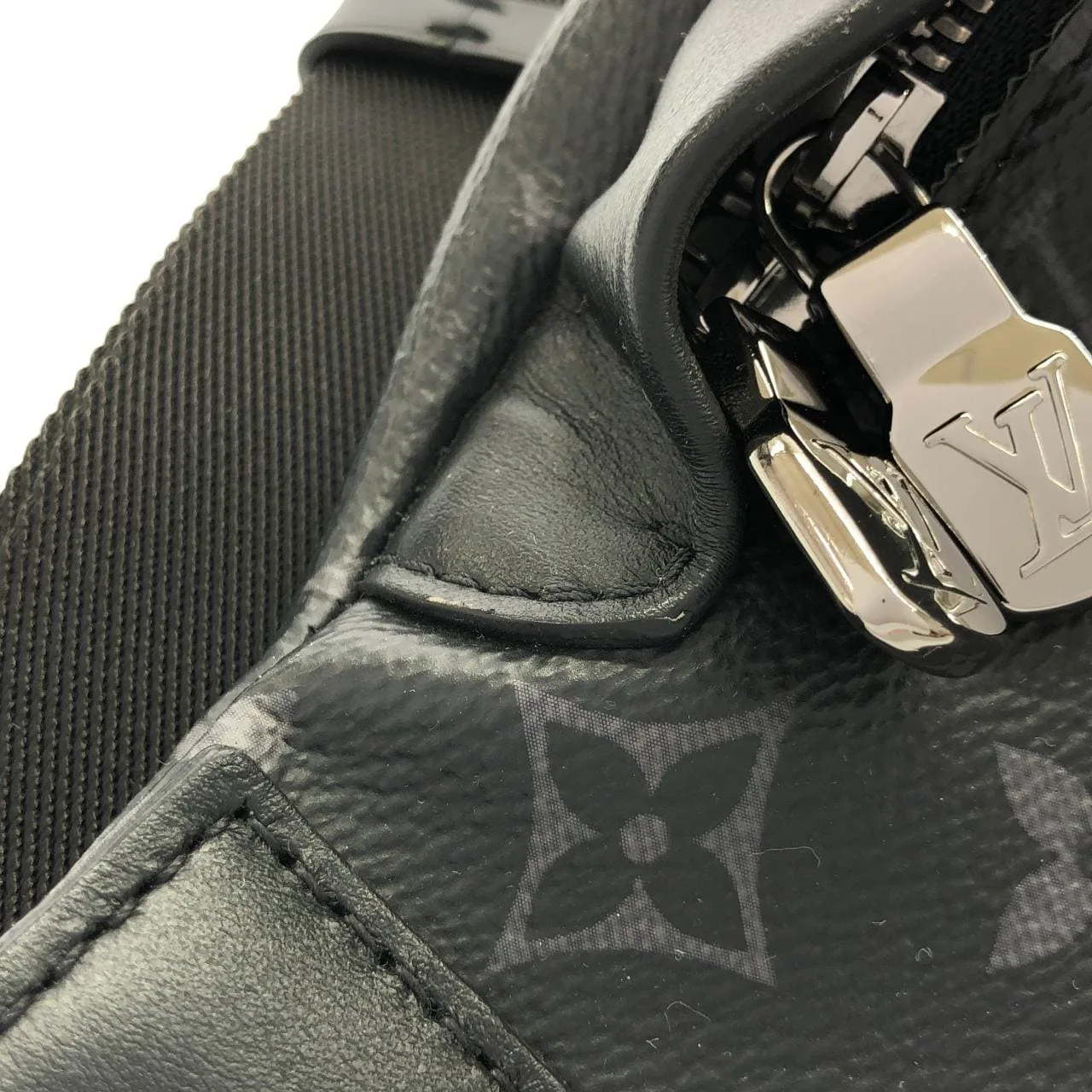 LOUIS VUITTON Discovery M46035 Shoulder Monogram Black Monogram Rank A - Thumbnail 6
