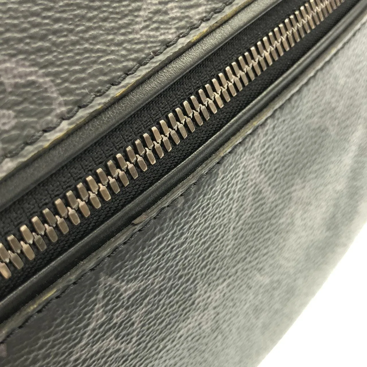 LOUIS VUITTON Discovery M46035 Shoulder Monogram Black Monogram Rank A - Thumbnail 7