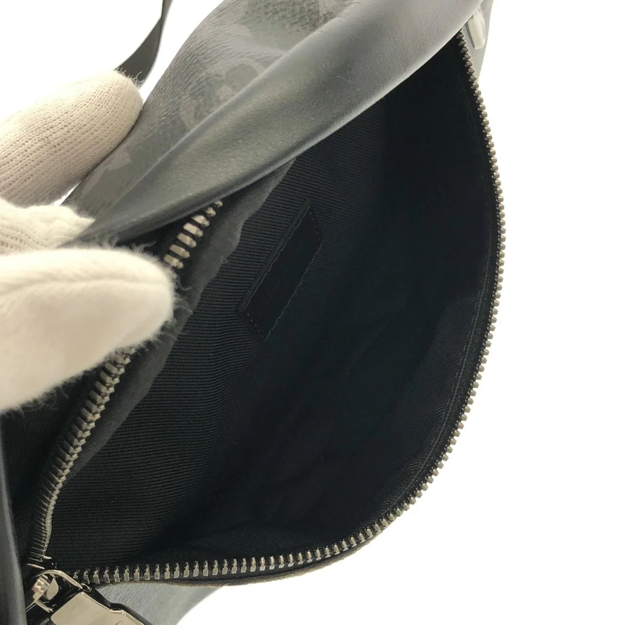 LOUIS VUITTON Discovery M46035 Shoulder Monogram Black Monogram Rank A - Thumbnail 9