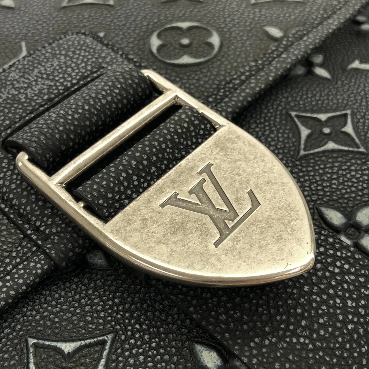 LOUIS VUITTON M21358 Shoulder Black Rank A - Thumbnail 4