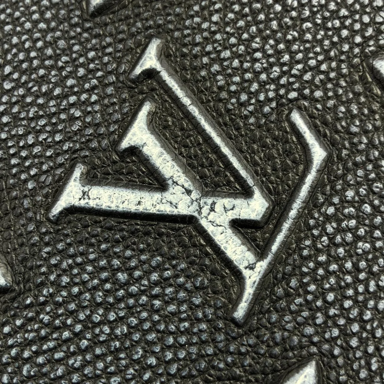 LOUIS VUITTON M21358 Shoulder Black Rank A - Thumbnail 8