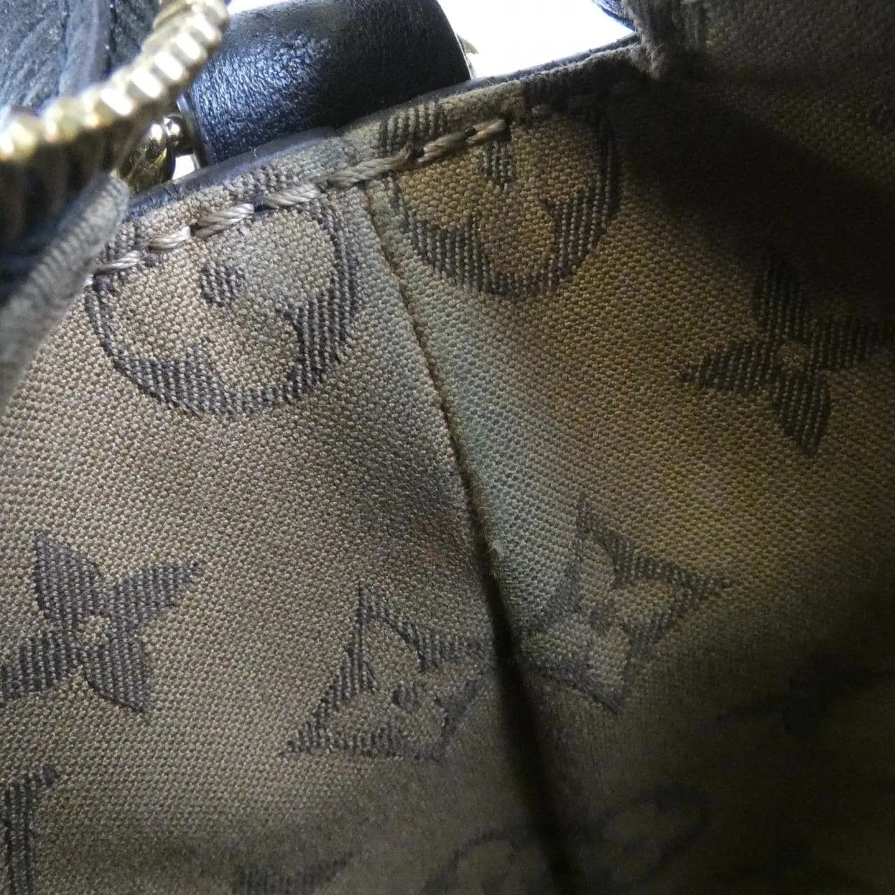 LOUIS VUITTON M57934 Handbag
