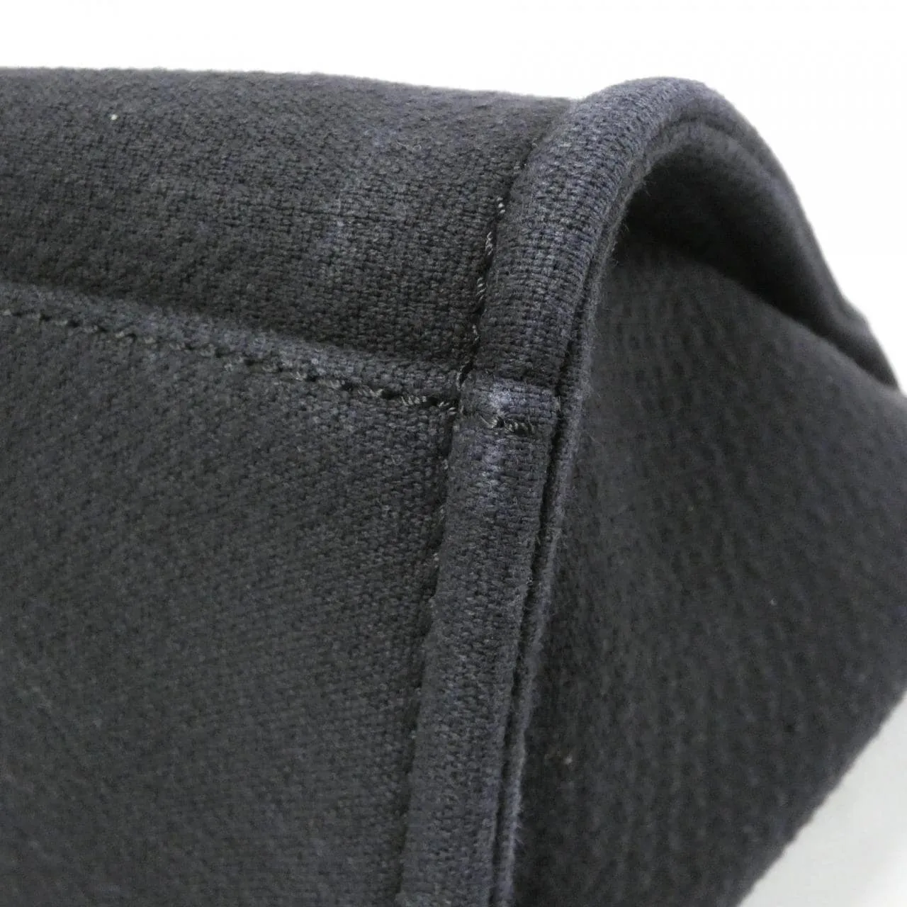 CHANEL Deauville AS3257 Handbag Black Rank B - Thumbnail 3