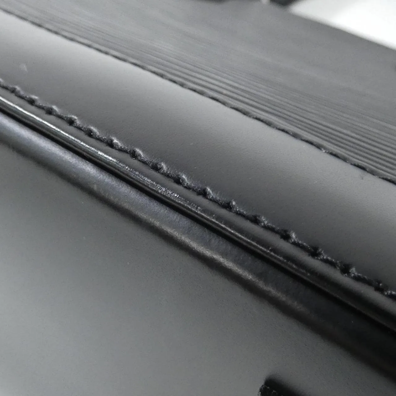 LOUIS VUITTON Alma M24645 Handbag Epi Black Epi Rank A - Thumbnail 3