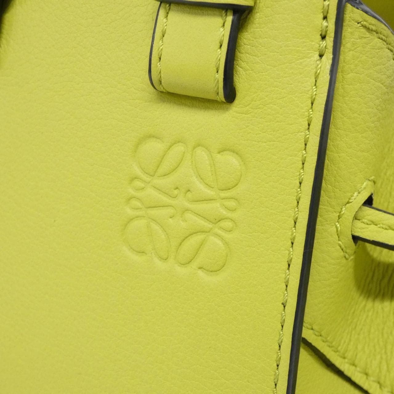 LOEWE Hammock 314 30 V07 Shoulder 4