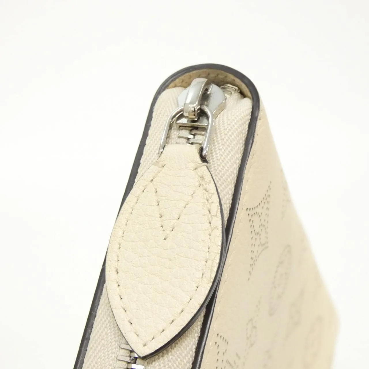 LOUIS VUITTON Mahina M61869 Wallet 黑色 中古品A - 縮圖 4