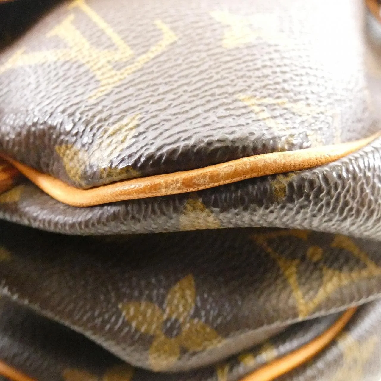LOUIS VUITTON Saumur M42256 Shoulder Monogram 2