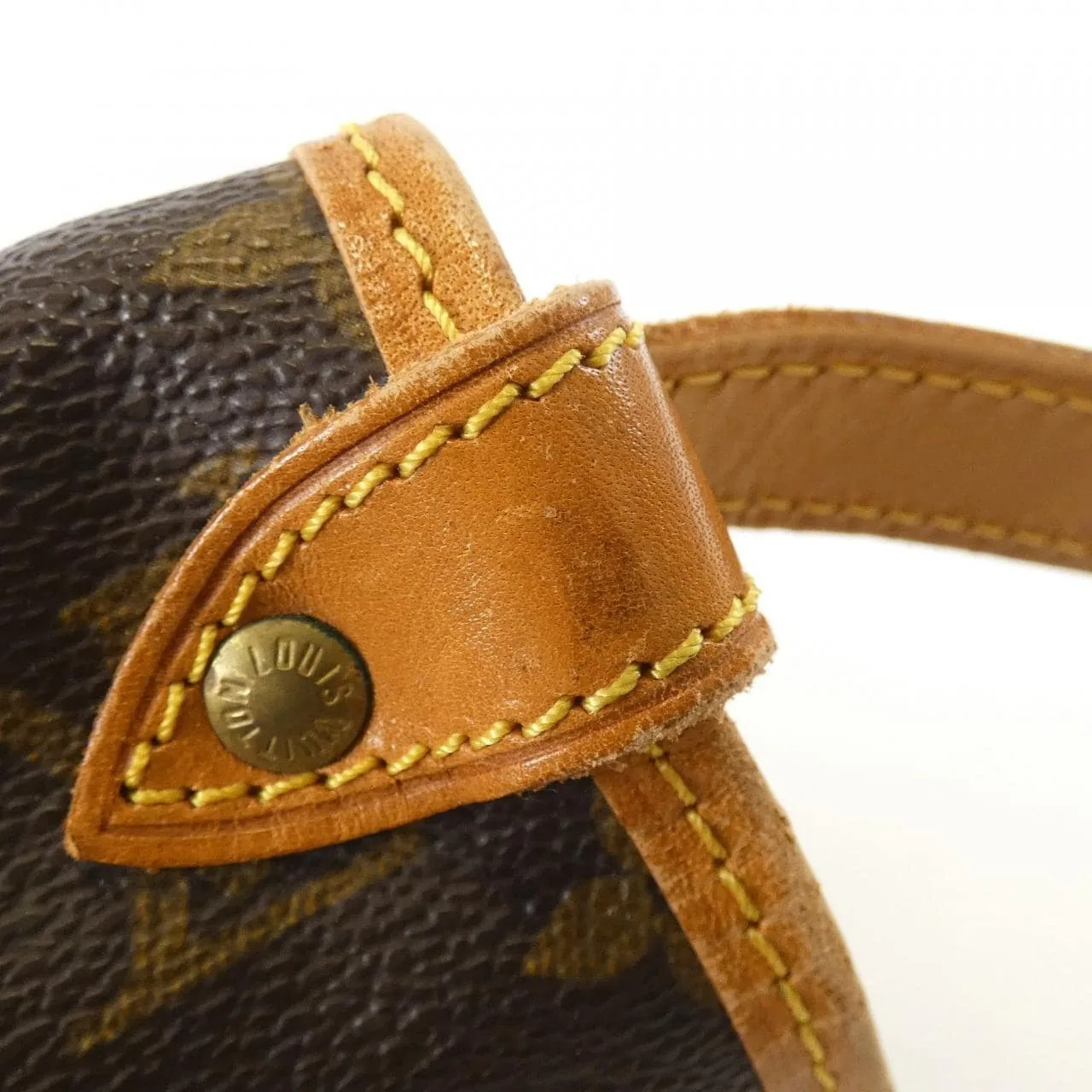 LOUIS VUITTON Saumur M42256 Shoulder Monogram 5
