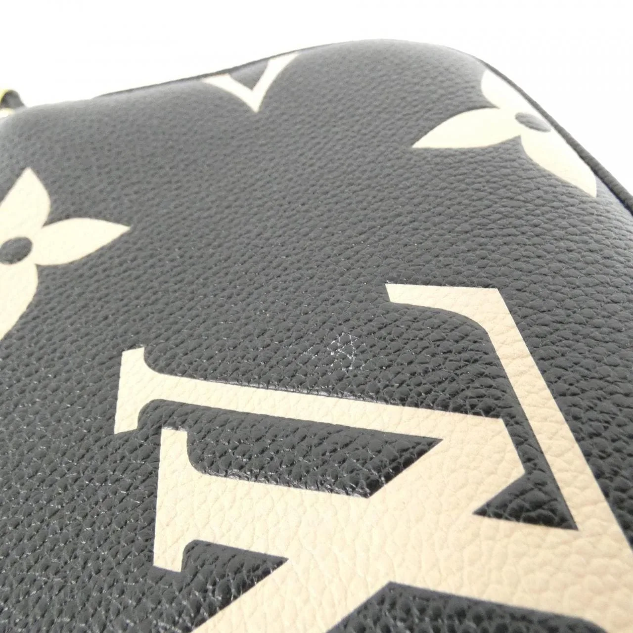 LOUIS VUITTON Pochette M45777 Shoulder Monogram 黑色 Monogram 中古品A - 縮圖 4